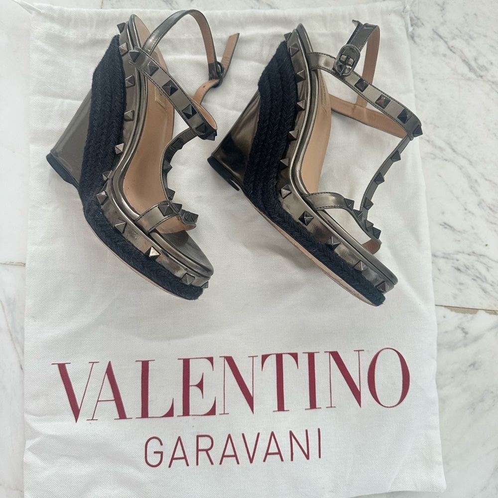 Valentino Garavani Metallic Pewter Studded Wedge Sandals with Black Rope - Picture 5 of 6